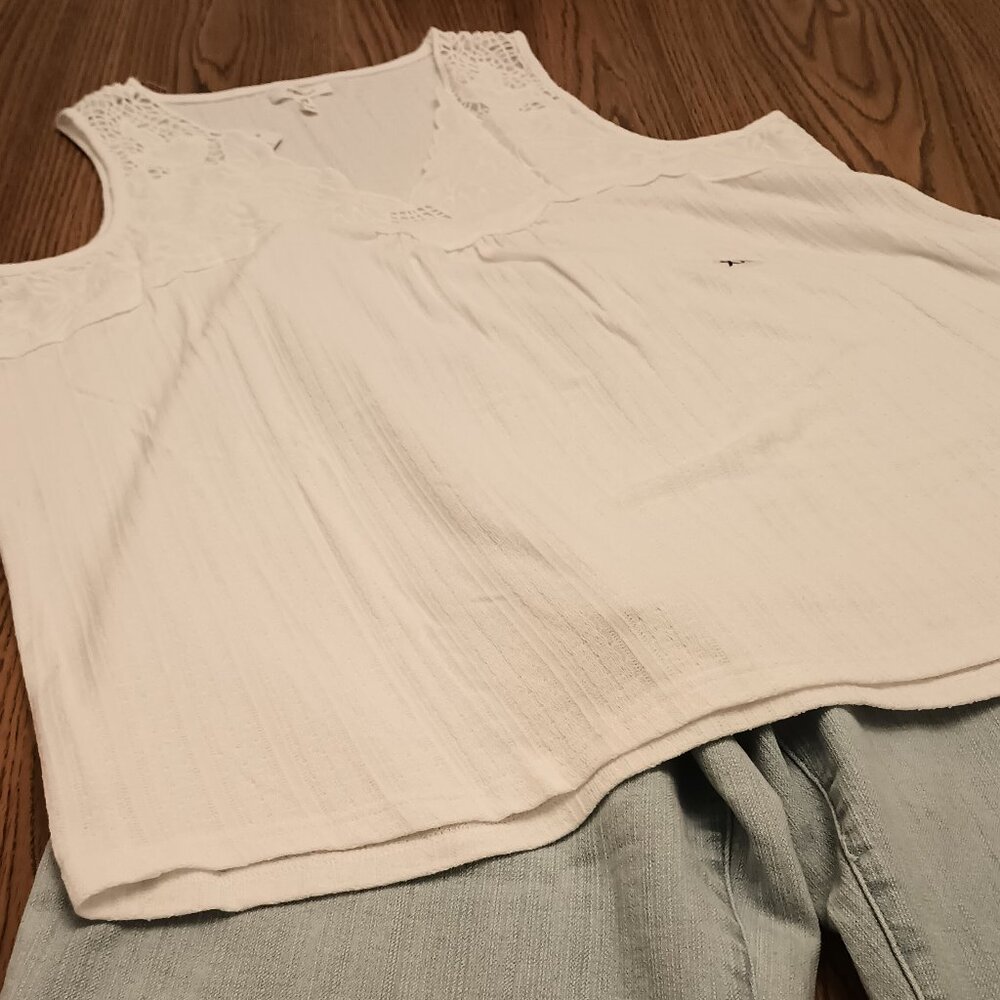 Maurices Size XL White Embroidered Tank Top (NWT)